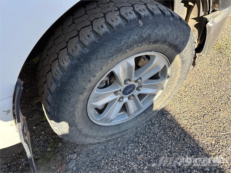 Ford F-150 XLT 4x4 Crew Cab Pickup Andre varebiler