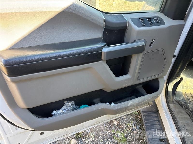 Ford F-150 XLT 4x4 Crew Cab Pickup Andre varebiler
