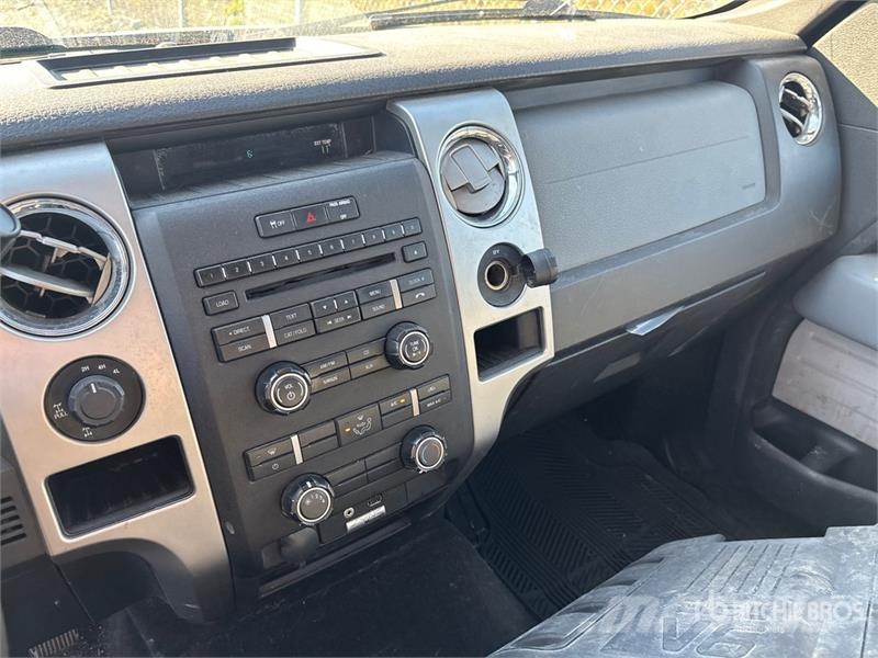 Ford F-150 XLT 4x4 Crew Cab Pickup Muu