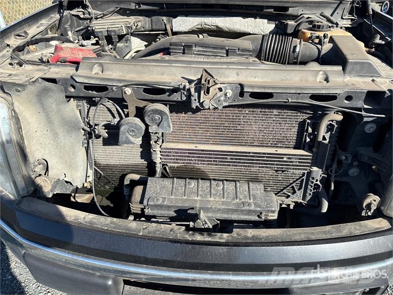 Ford F-150 XLT 4x4 Crew Cab Pickup Muu