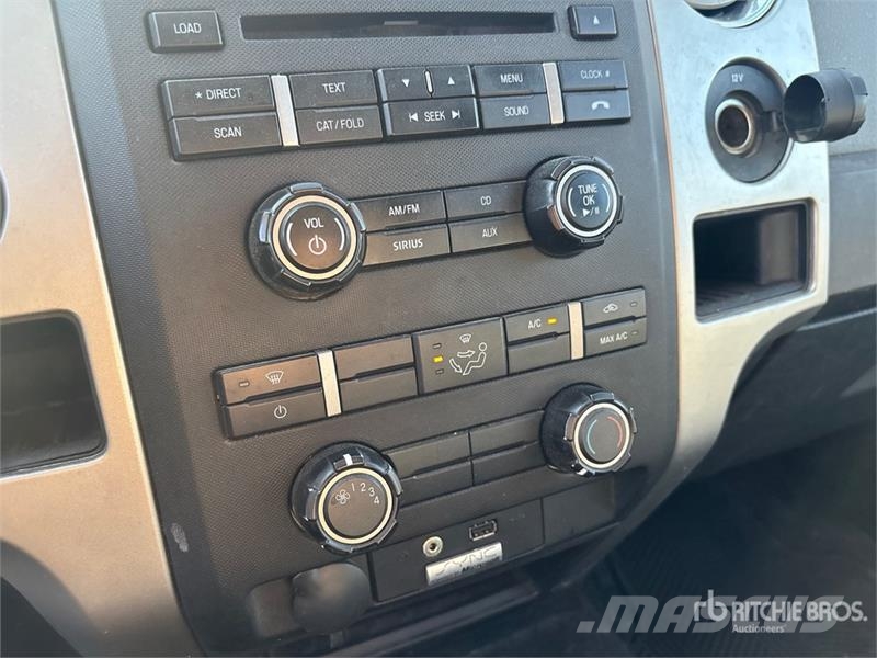Ford F-150 XLT 4x4 Crew Cab Pickup Muu