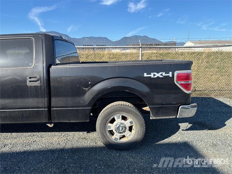 Ford F-150 XLT 4x4 Crew Cab Pickup Muu