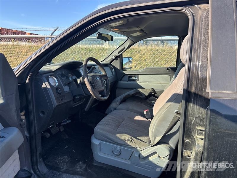 Ford F-150 XLT 4x4 Crew Cab Pickup Muu