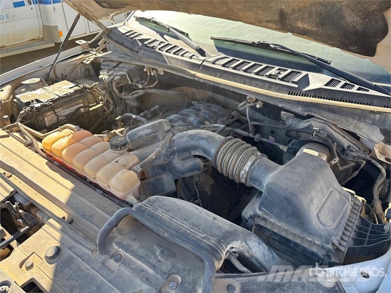 Ford F-150 XLT 4x4 Crew Cab Pickup Andre varebiler