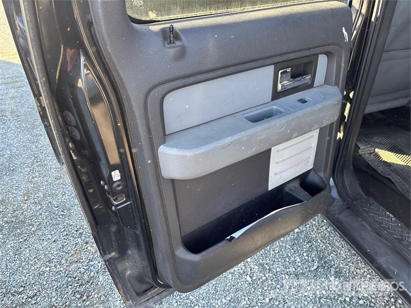 Ford F-150 XLT 4x4 Crew Cab Pickup Muu
