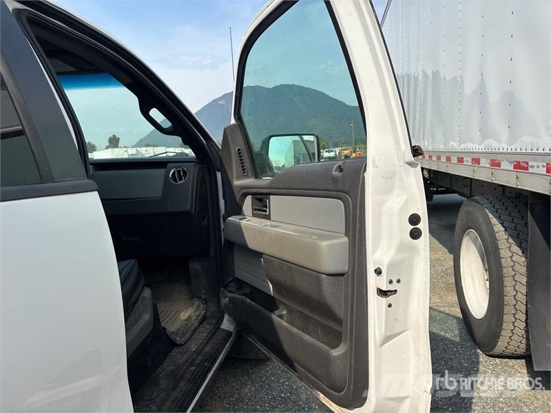 Ford F-150 XLT 4x4 Crew Cab Pickup (Inoperable) Прочие фургоны