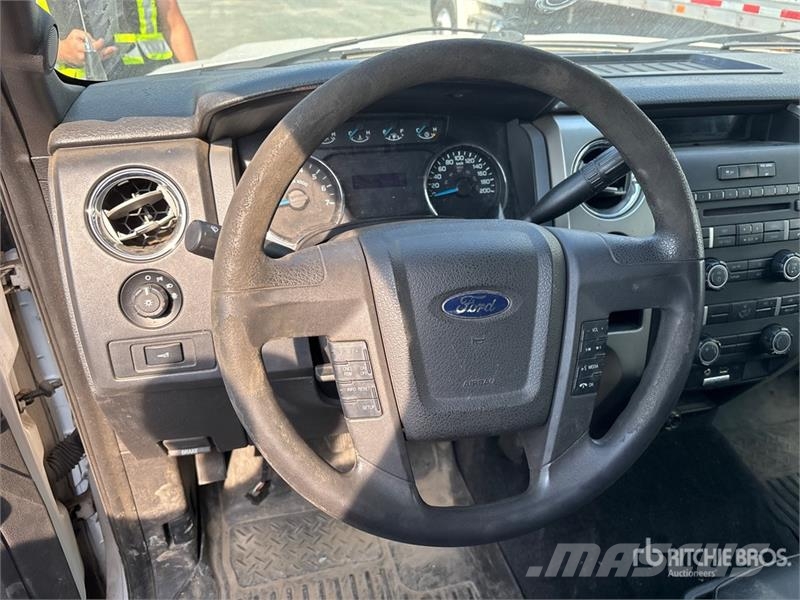 Ford F-150 XLT 4x4 Crew Cab Pickup (Inoperable) Прочие фургоны
