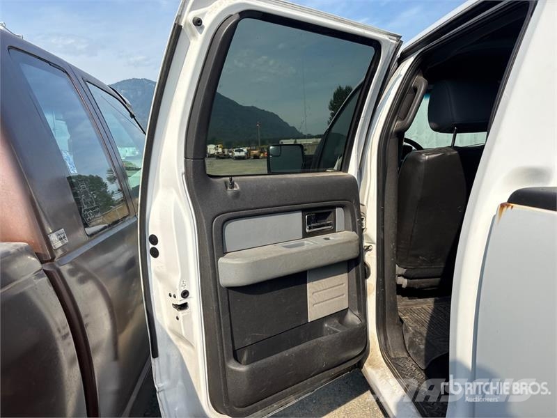 Ford F-150 XLT 4x4 Crew Cab Pickup (Inoperable) Прочие фургоны