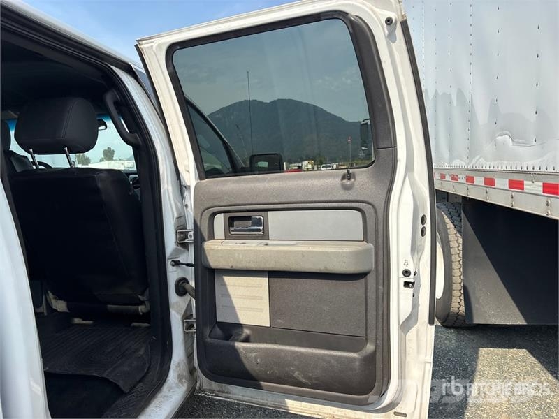 Ford F-150 XLT 4x4 Crew Cab Pickup (Inoperable) Прочие фургоны