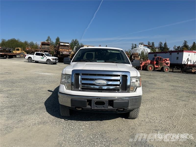 Ford F-150 XLT 4x4 Pickup Další