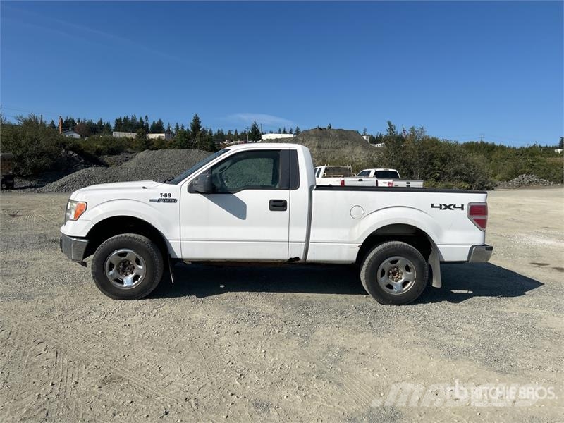 Ford F-150 XLT 4x4 Pickup Další