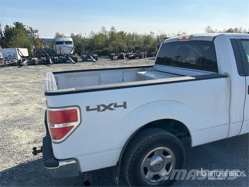 Ford F-150 XLT 4x4 Pickup Další