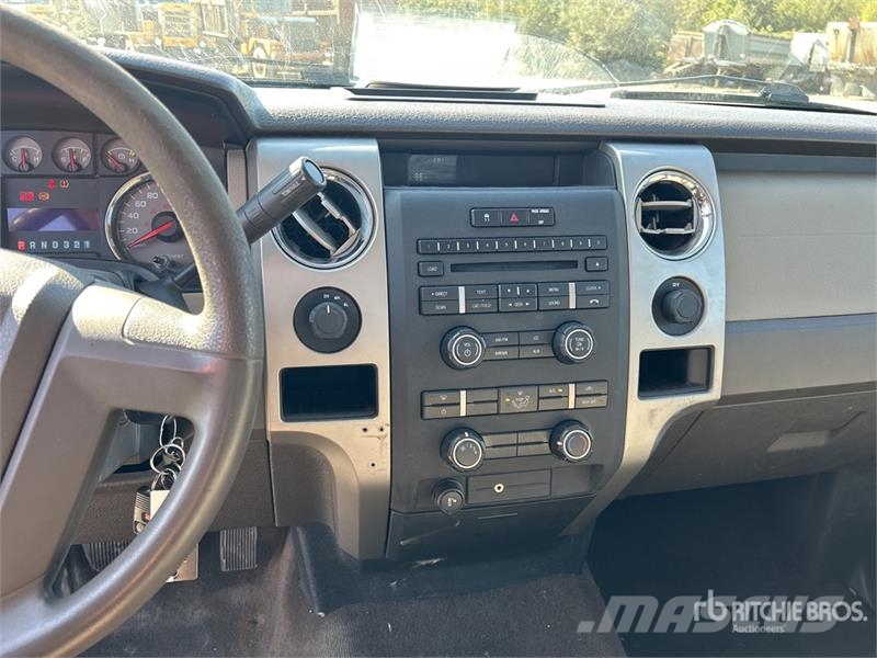 Ford F-150 XLT 4x4 Pickup Další