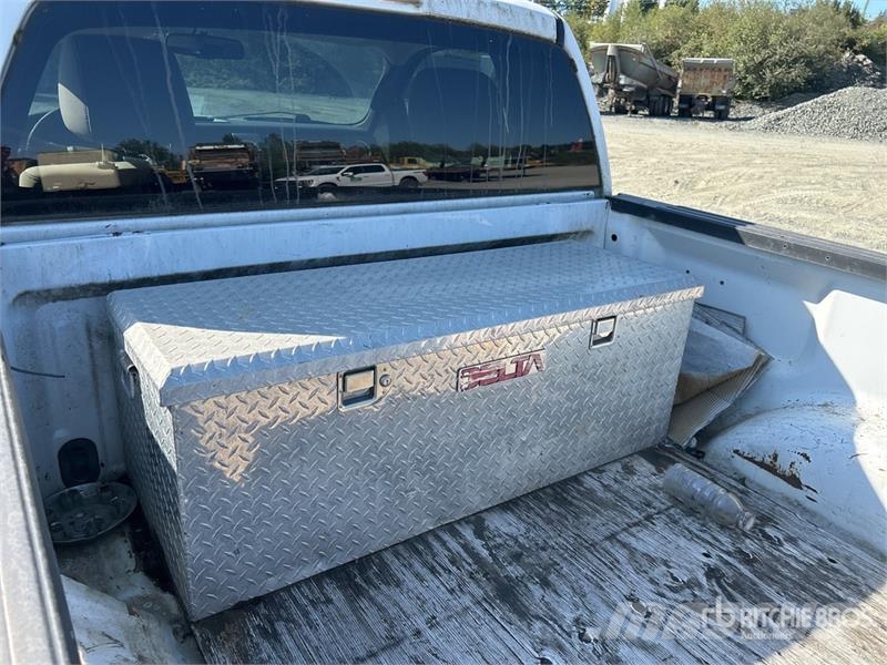 Ford F-150 XLT 4x4 Pickup Další