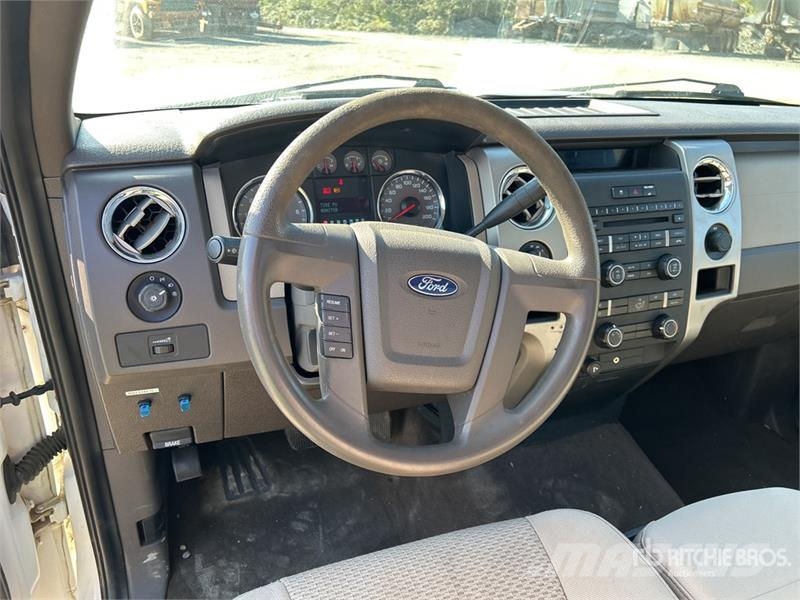 Ford F-150 XLT 4x4 Pickup Další