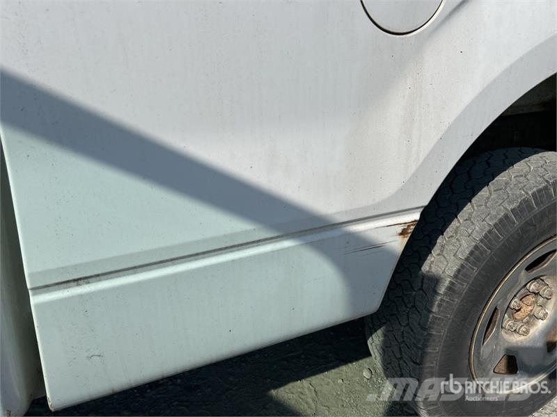 Ford F-150 XLT 4x4 Pickup Další