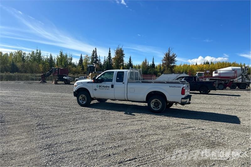 Ford F-250 4x4 Extended Cab Pickup أخرى
