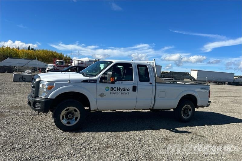 Ford F-250 4x4 Extended Cab Pickup أخرى