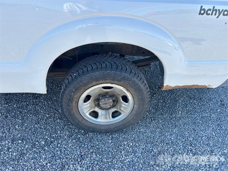 Ford F-250 4x4 Extended Cab Pickup أخرى