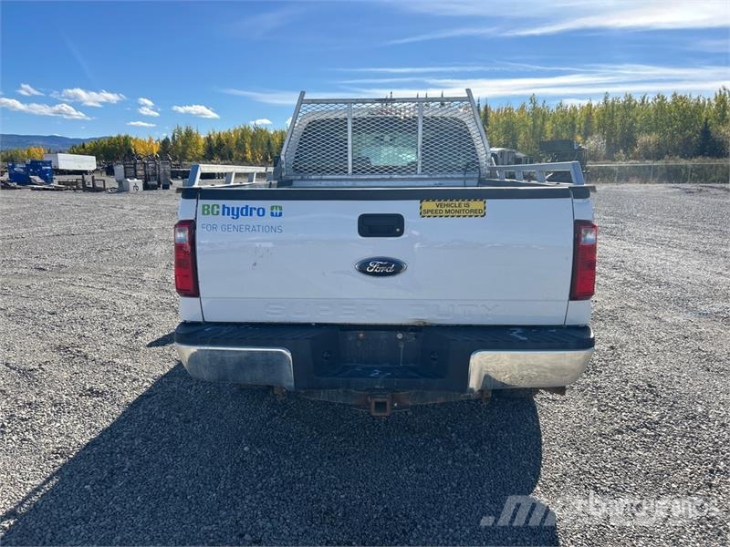 Ford F-250 4x4 Extended Cab Pickup أخرى