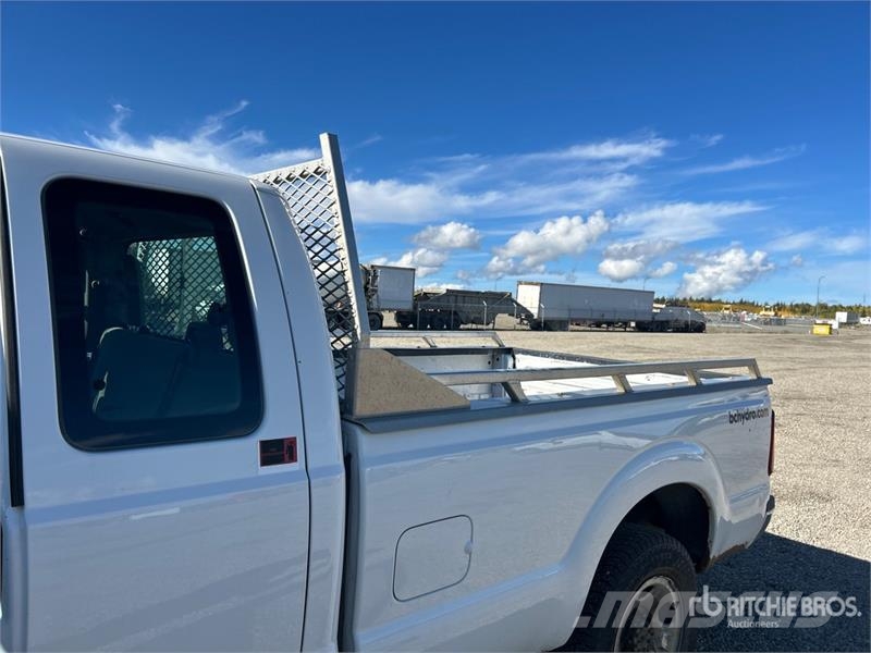 Ford F-250 4x4 Extended Cab Pickup أخرى