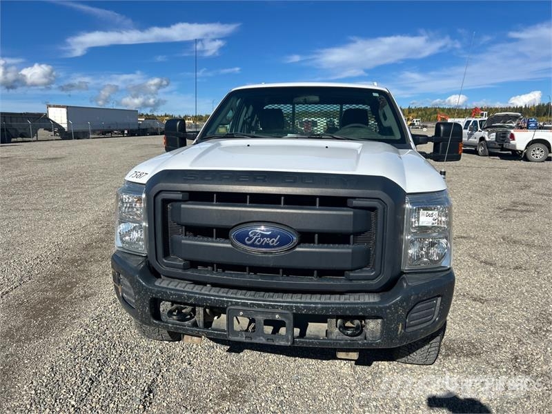Ford F-250 4x4 Extended Cab Pickup أخرى