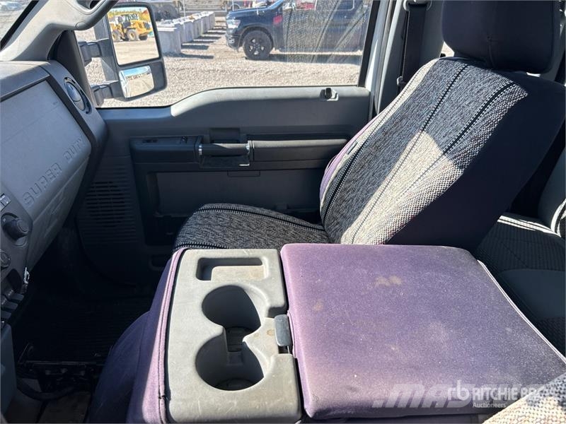 Ford F-250 4x4 Extended Cab Pickup أخرى