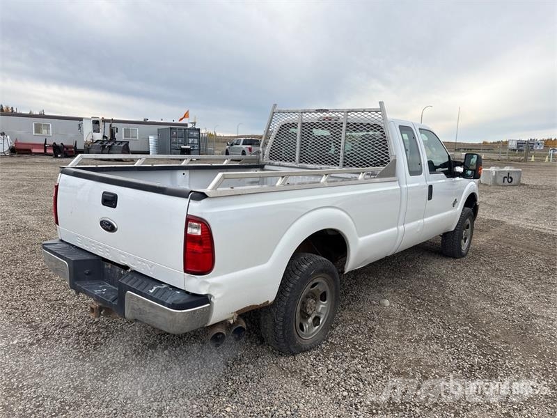 Ford F-250 4x4 Extended Cab Pickup (Inoperable) Egyéb