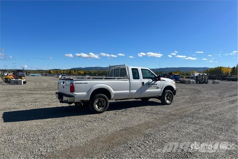Ford F-250 4x4 Extended Cab Pickup أخرى