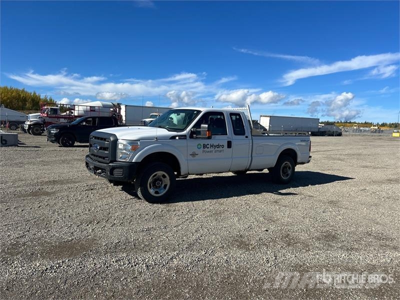 Ford F-250 4x4 Extended Cab Pickup أخرى