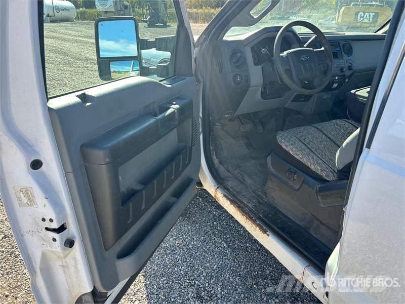 Ford F-250 4x4 Extended Cab Pickup أخرى