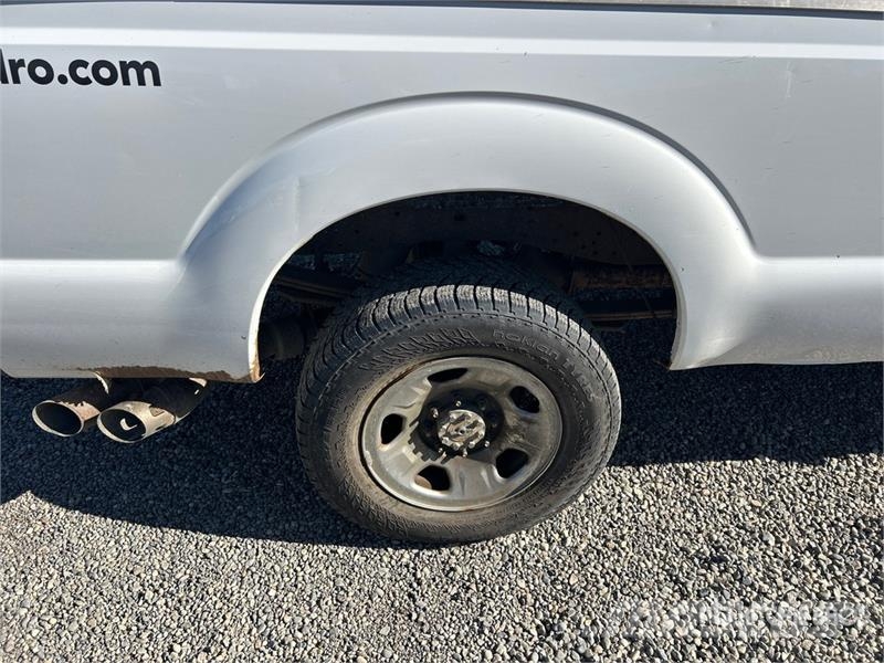 Ford F-250 4x4 Extended Cab Pickup أخرى