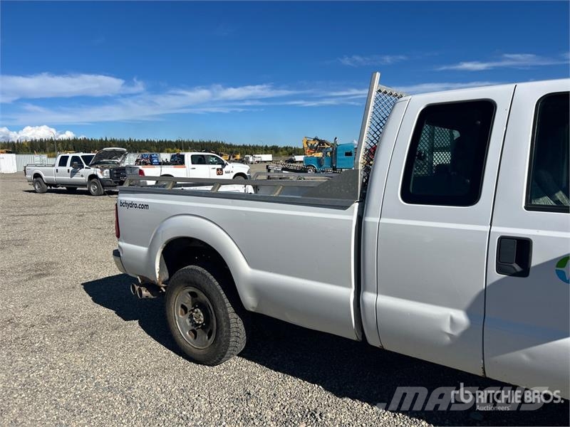 Ford F-250 4x4 Extended Cab Pickup أخرى