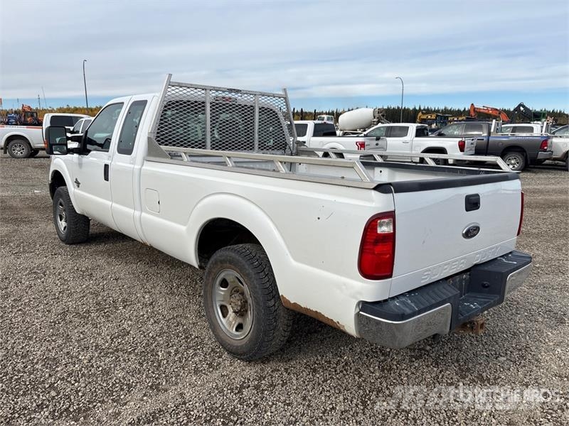 Ford F-250 4x4 Extended Cab Pickup (Inoperable) Egyéb