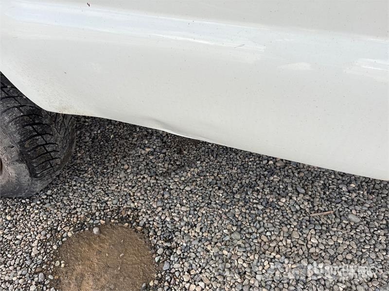 Ford F-250 4x4 Extended Cab Pickup (Inoperable) Otros