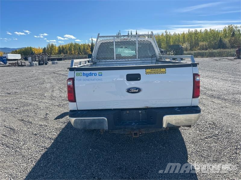 Ford F-250 4x4 Extended Cab Pickup أخرى