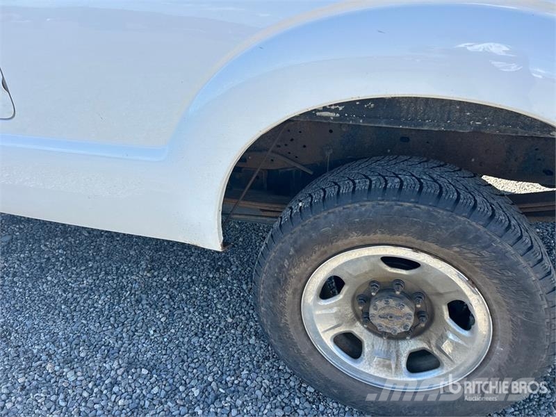 Ford F-250 4x4 Extended Cab Pickup أخرى