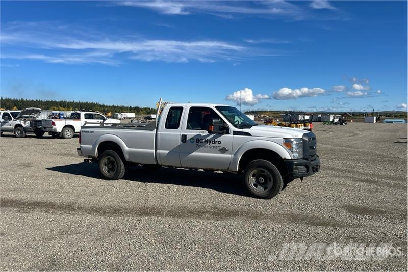 Ford F-250 4x4 Extended Cab Pickup أخرى