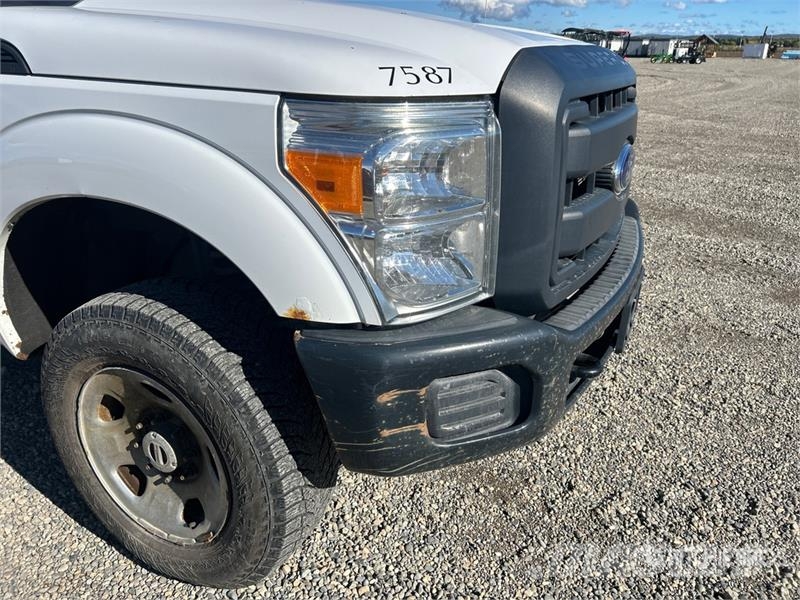 Ford F-250 4x4 Extended Cab Pickup أخرى