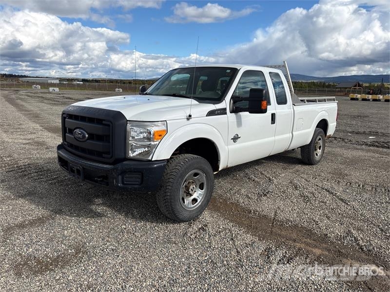 Ford F-250 4x4 Extended Cab Pickup (Inoperable) Otros