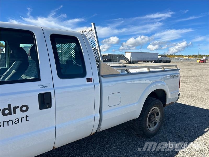 Ford F-250 4x4 Extended Cab Pickup أخرى