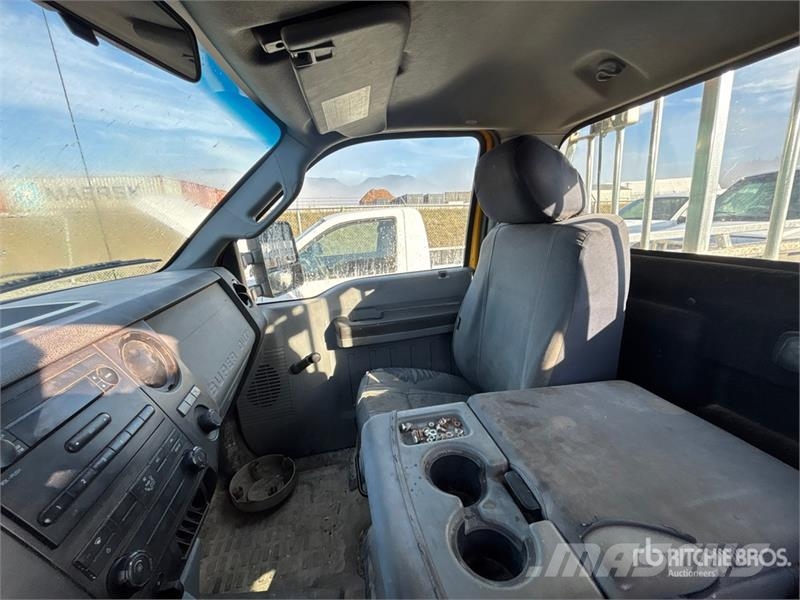 Ford F-250 XL 4x2 Pickup Прочие фургоны