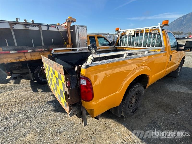 Ford F-250 XL 4x2 Pickup Прочие фургоны