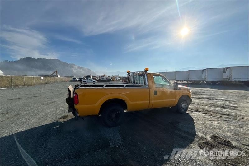 Ford F-250 XL 4x2 Pickup Прочие фургоны