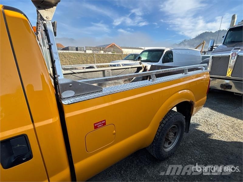 Ford F-250 XL 4x2 Pickup Прочие фургоны