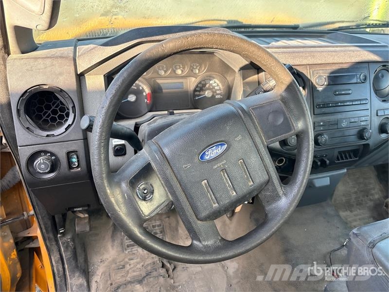 Ford F-250 XL 4x2 Pickup Прочие фургоны