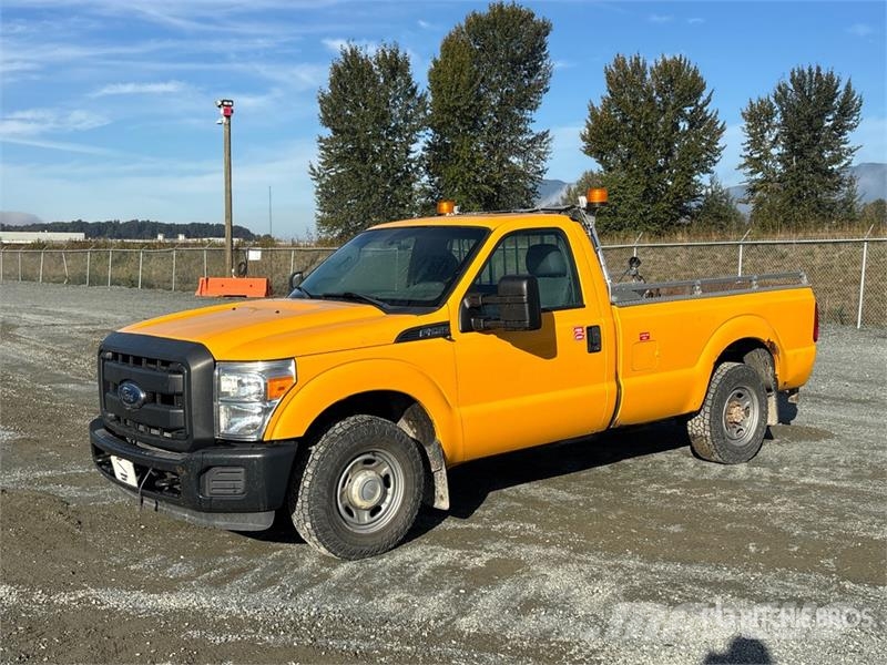 Ford F-250 XL 4x2 Pickup Прочие фургоны