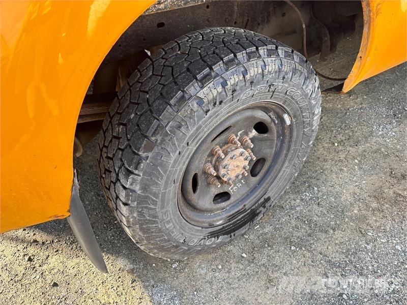 Ford F-250 XL 4x2 Pickup Прочие фургоны
