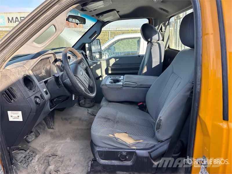 Ford F-250 XL 4x2 Pickup Прочие фургоны