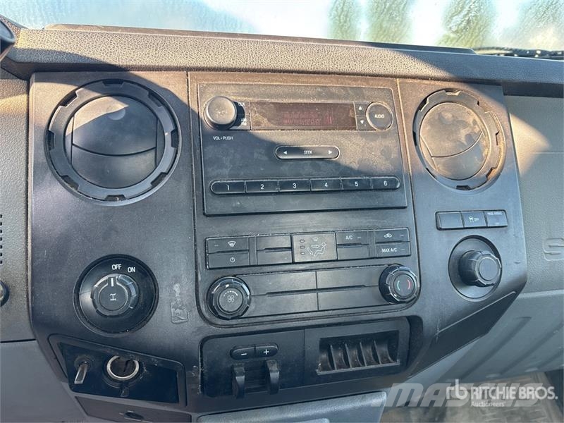 Ford F-250 XL 4x2 Pickup Прочие фургоны